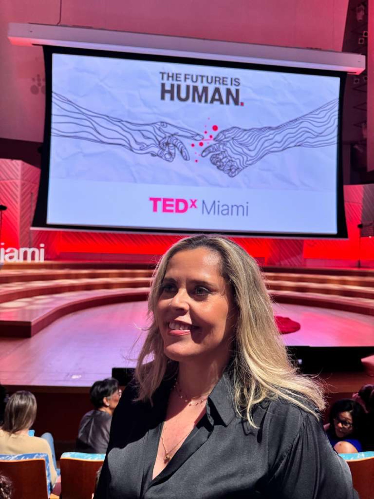 Flávia da Matta no TEDx Miami
